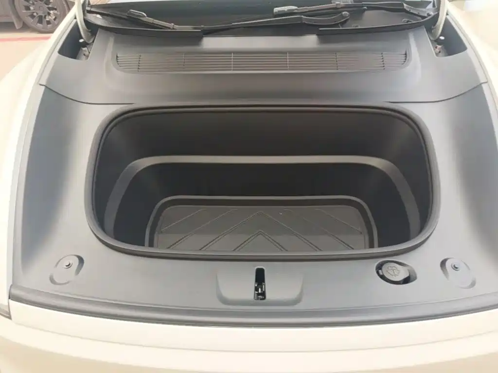 Tesla Model Y L — миниатюра 20