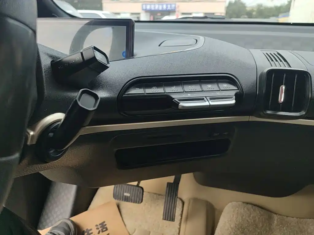Baojun KiWi EV — миниатюра 14