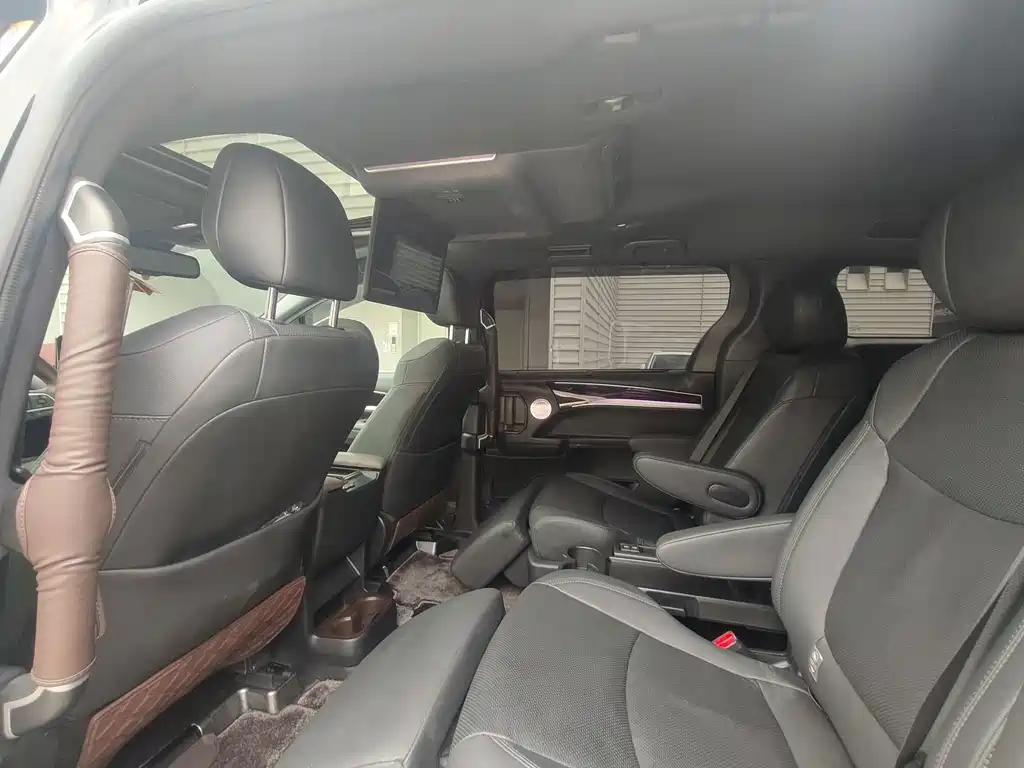 Toyota Sienna — миниатюра 12