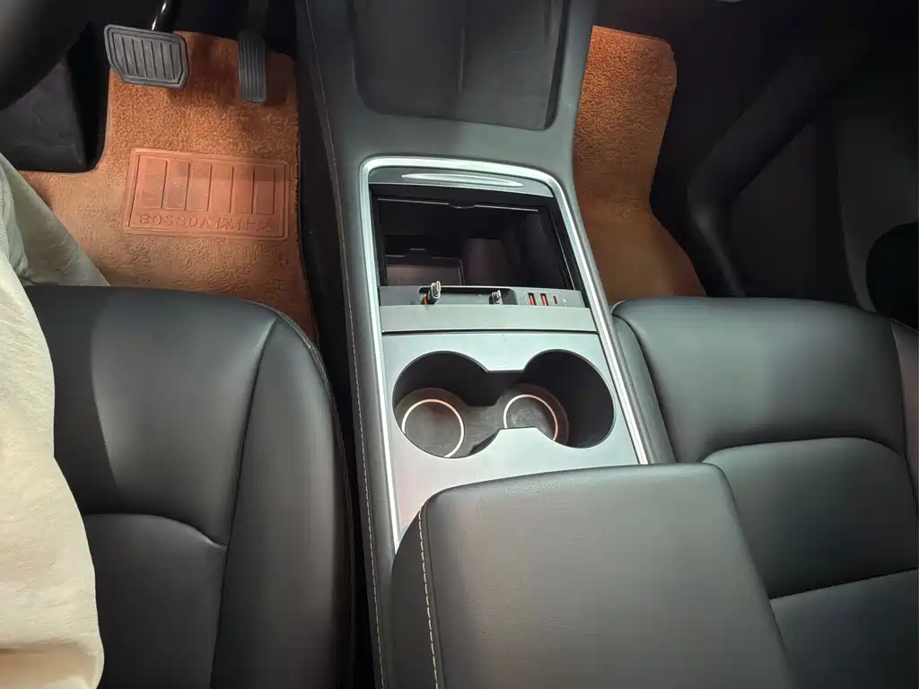 Mercedes-Benz EQC — миниатюра 8