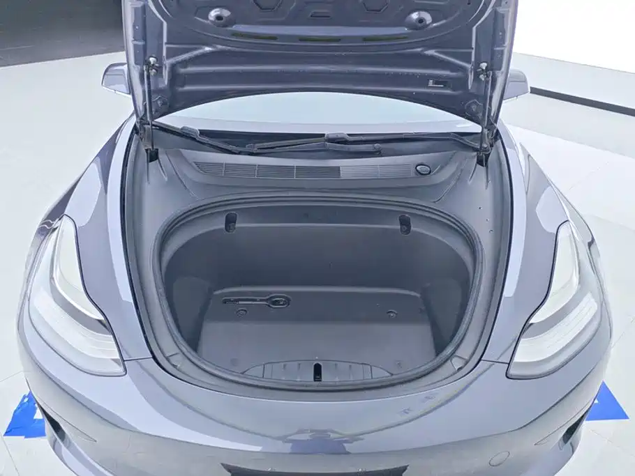 Tesla Model 3 — миниатюра 10