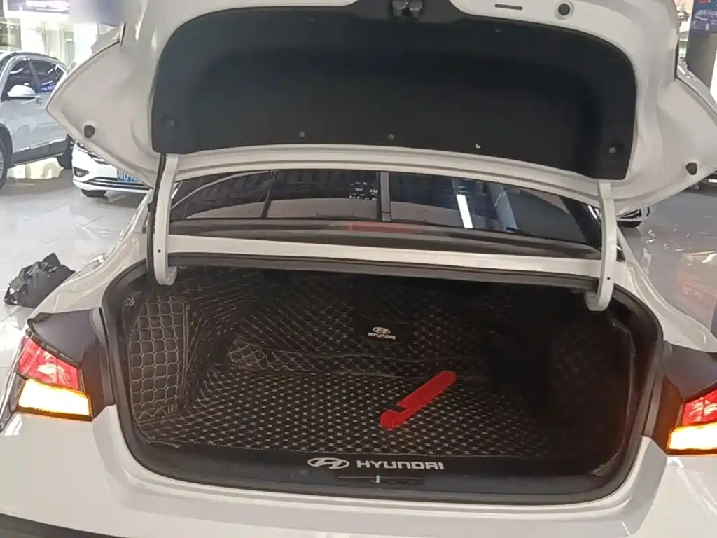 Hyundai Elantra — миниатюра 19