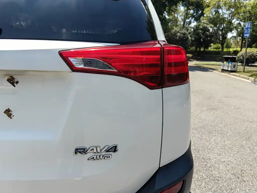Toyota RAV4 — миниатюра 17