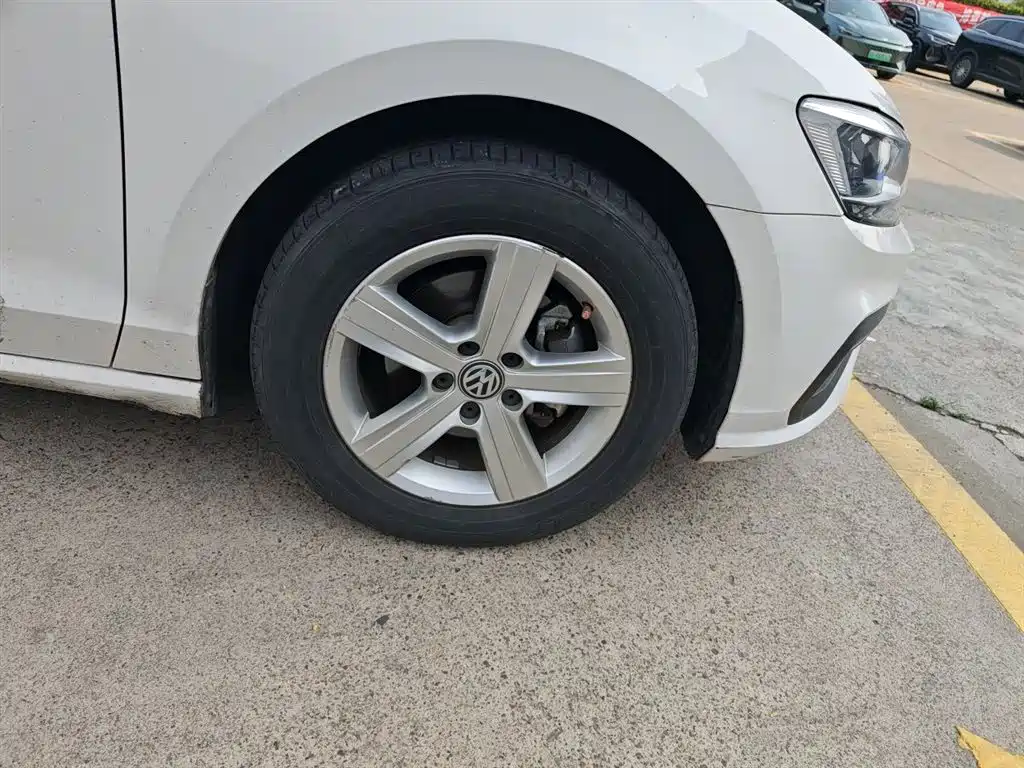 Volkswagen Lamando 2019 230TSI DSG VI