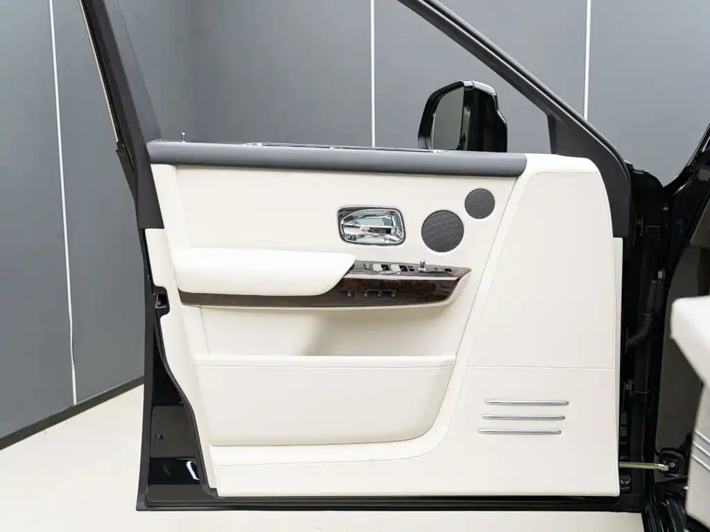 Rolls-Royce Phantom — миниатюра 8