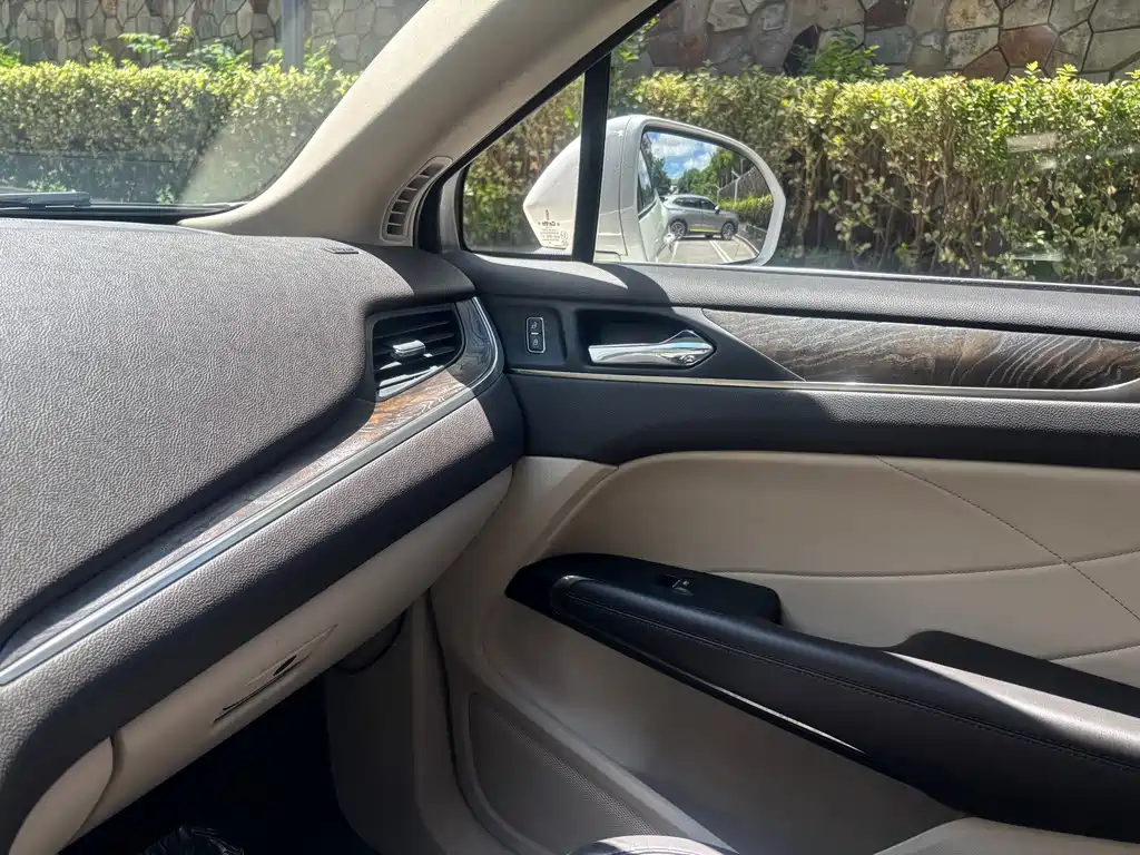 Lincoln MKC — миниатюра 6