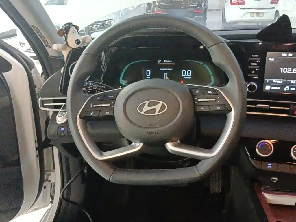 Hyundai Elantra — миниатюра 11