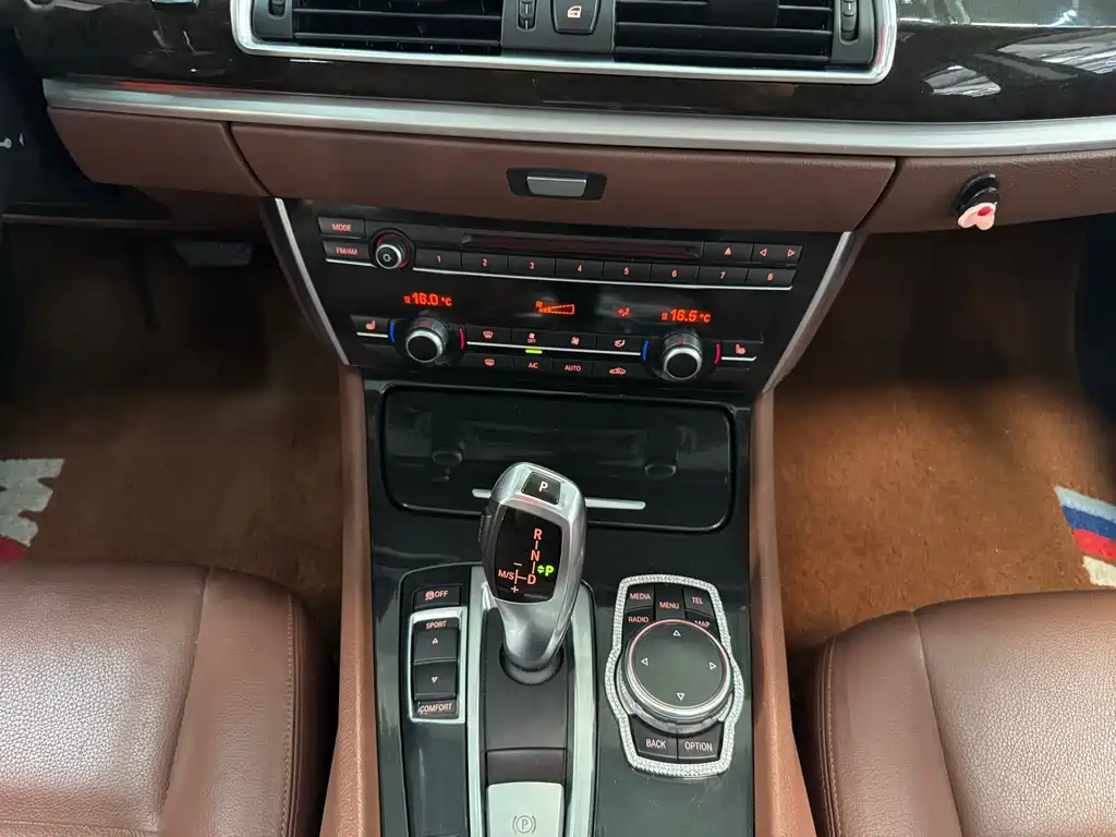 BMW 5 Series GT — миниатюра 6