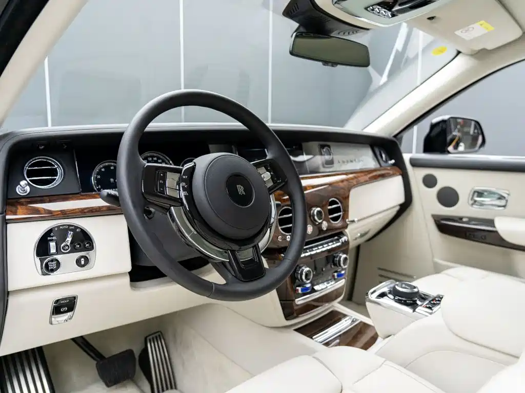 Rolls-Royce Phantom — миниатюра 11