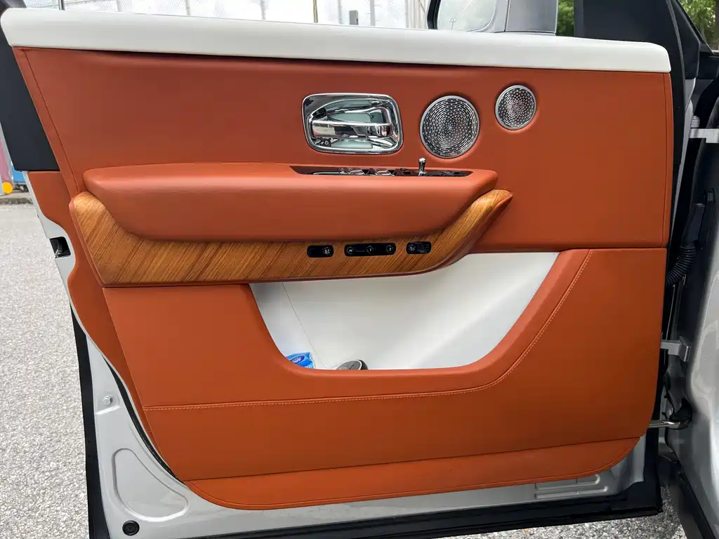 Rolls-Royce Cullinan — миниатюра 23