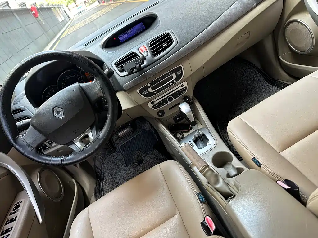 Renault Fluence — миниатюра 12