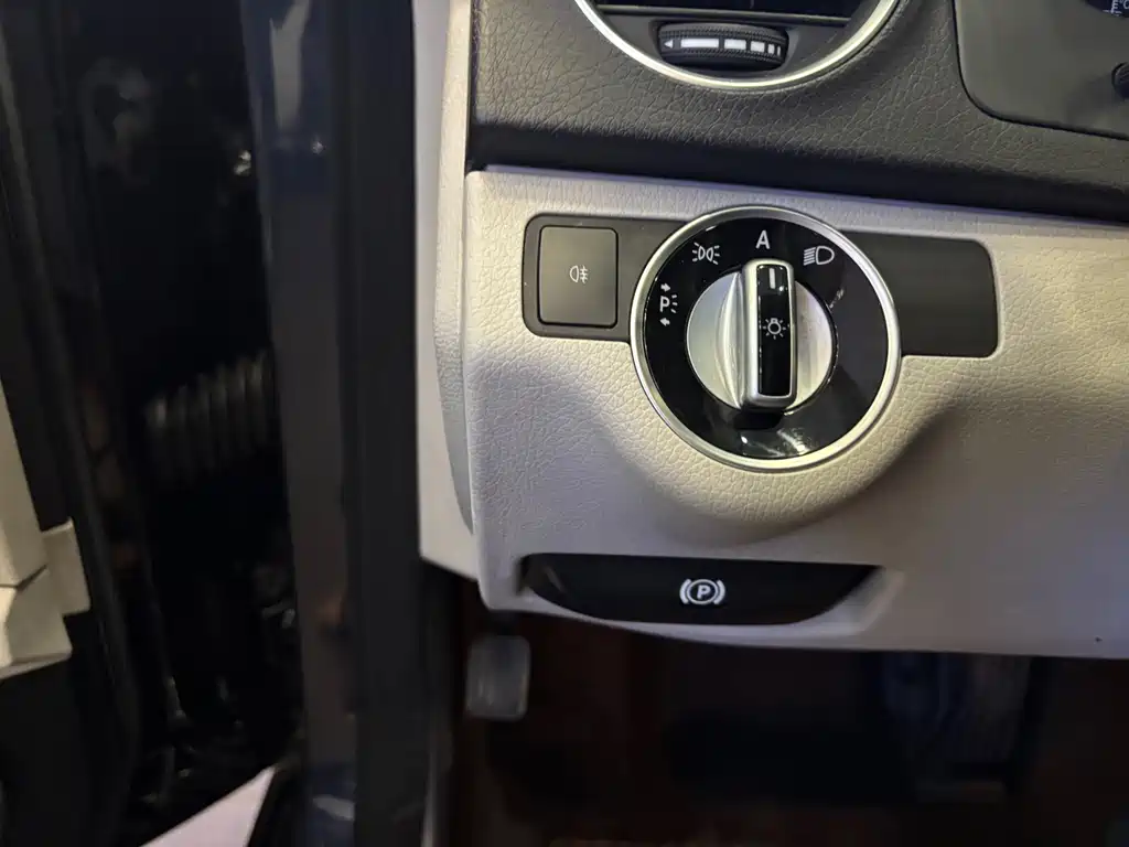 Mercedes-Benz C-Class — миниатюра 13