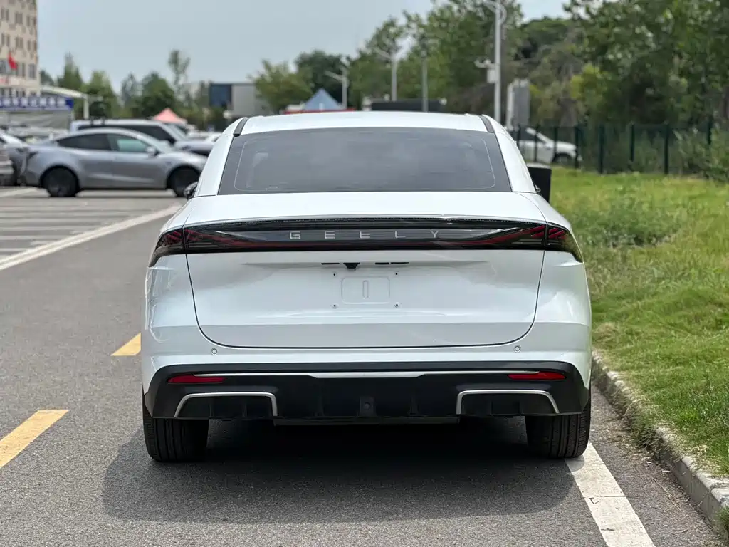 Geely Galaxy Galaxy L6 L6 2025 EM-i 140km +