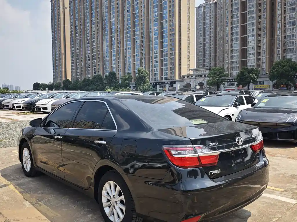 Toyota Camry — миниатюра 11
