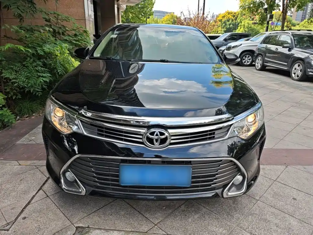 Toyota Camry — миниатюра 3