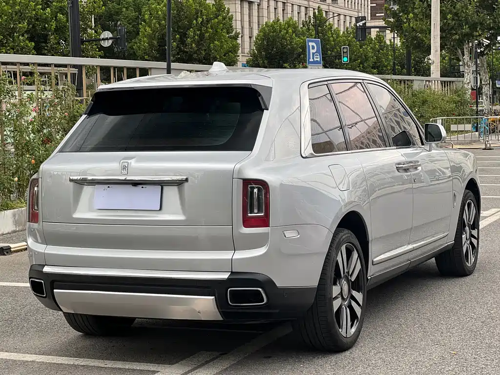 Rolls-Royce Cullinan — миниатюра 6