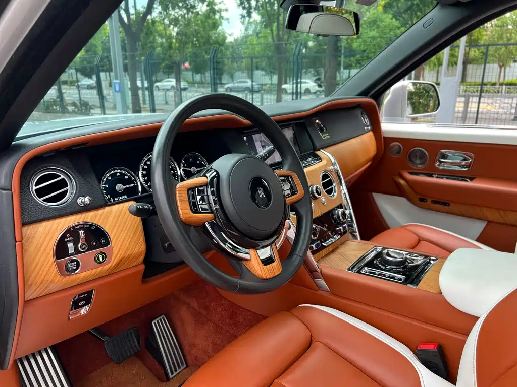 Rolls-Royce Cullinan — миниатюра 9