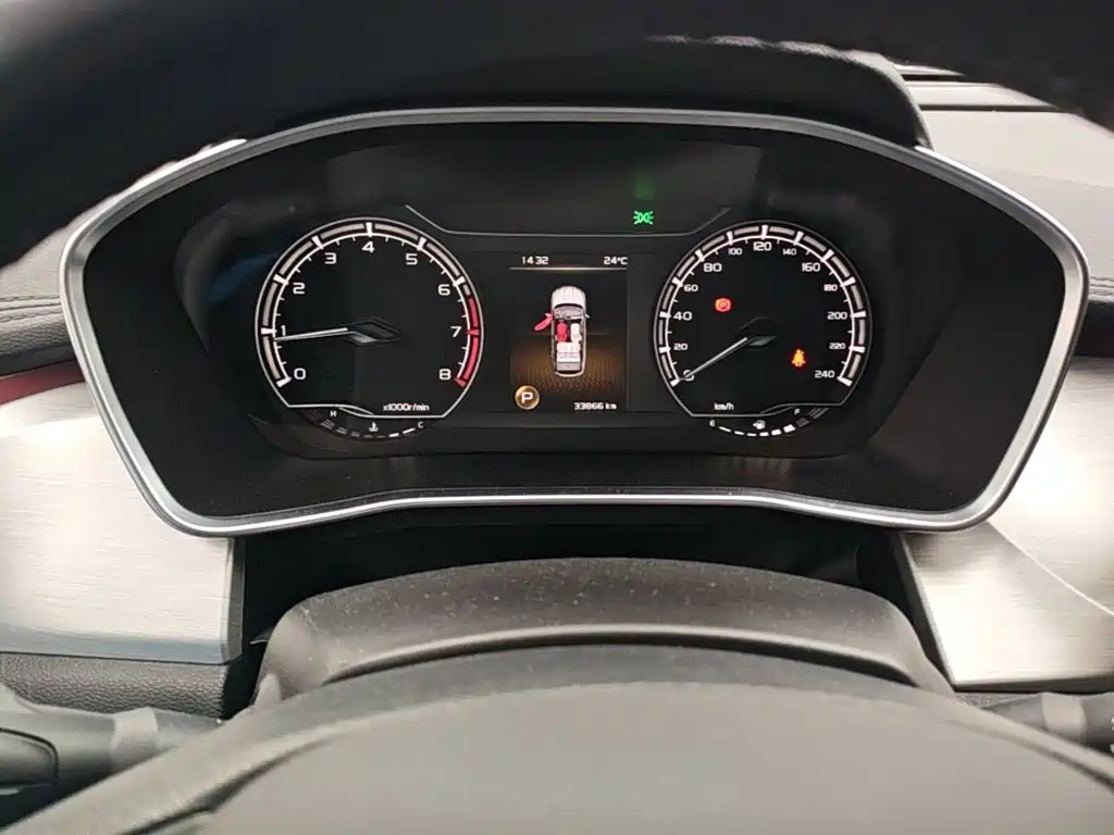 Geely Binyue — миниатюра 12