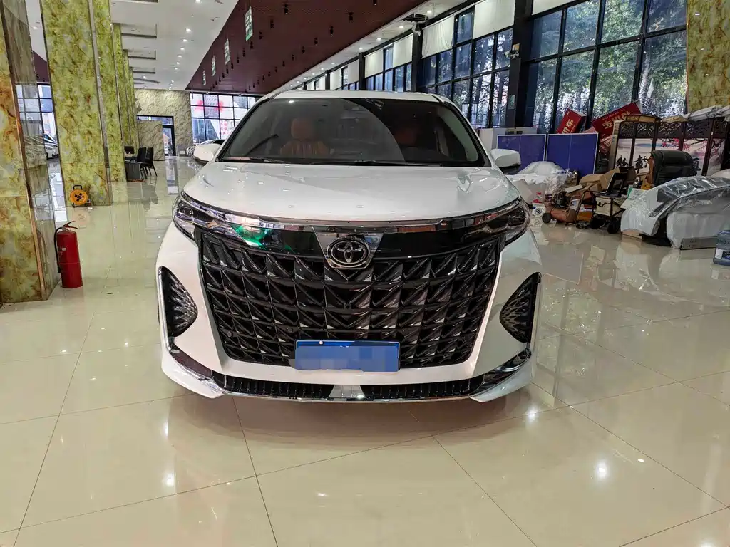 Toyota Granvia — миниатюра 3