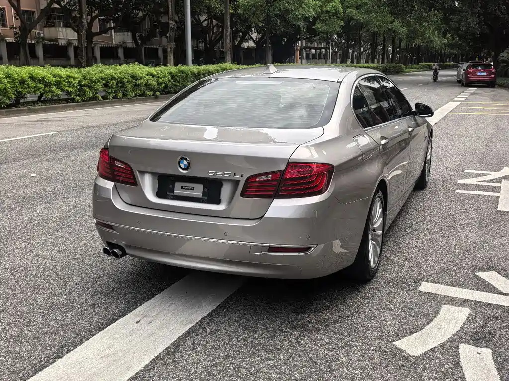 BMW 5 Series — миниатюра 6