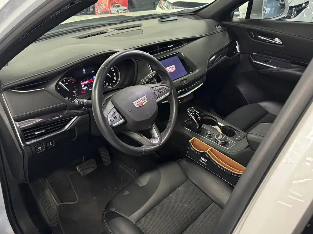Cadillac XT4 — миниатюра 5