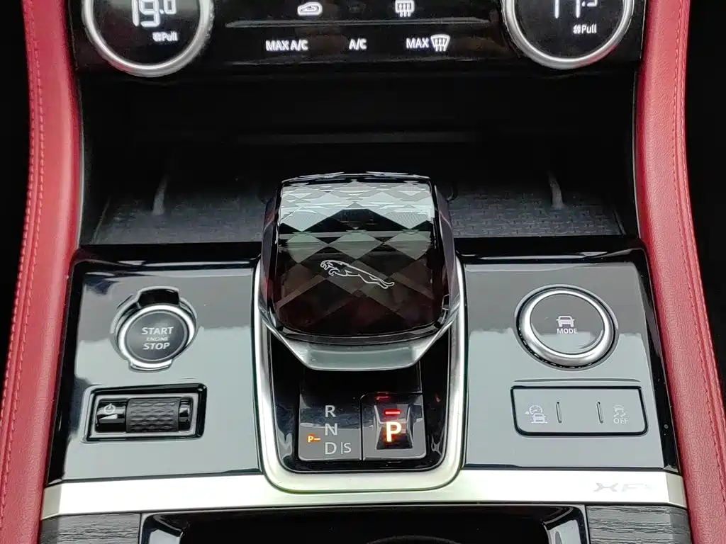 Jaguar XFL — миниатюра 13