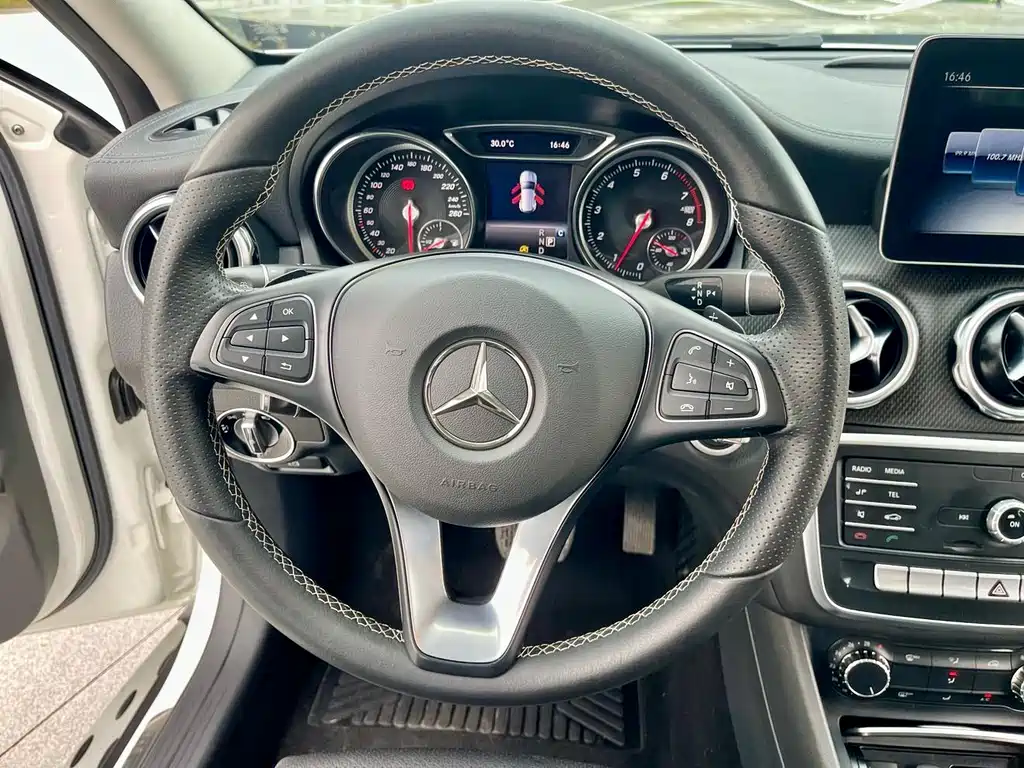 Mercedes-Benz GLA 2018 GLA 200 Fashion