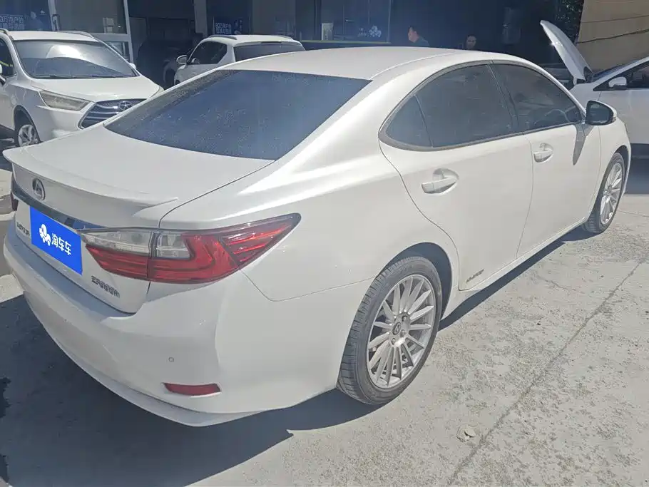 Lexus ES 2015 300h Luxury