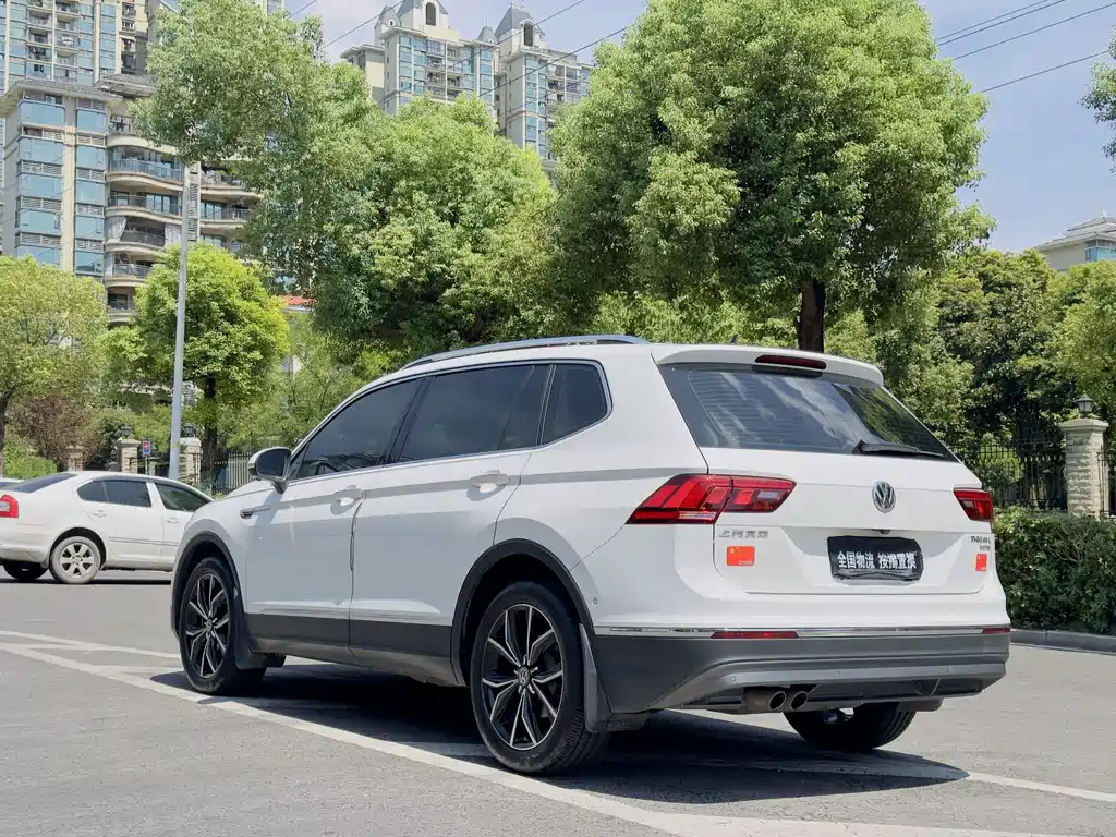 Volkswagen Tiguan L — миниатюра 21