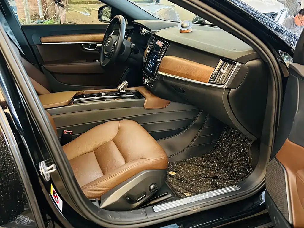 Volvo S90 2024 B5 Luxury