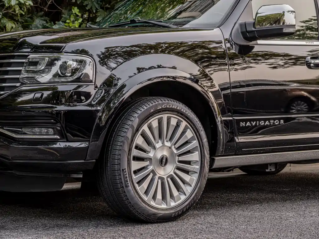 LINCOLN NAVIGATOR