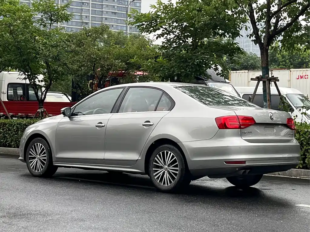 Volkswagen Sagitar 2017 230TSI AT Luxury