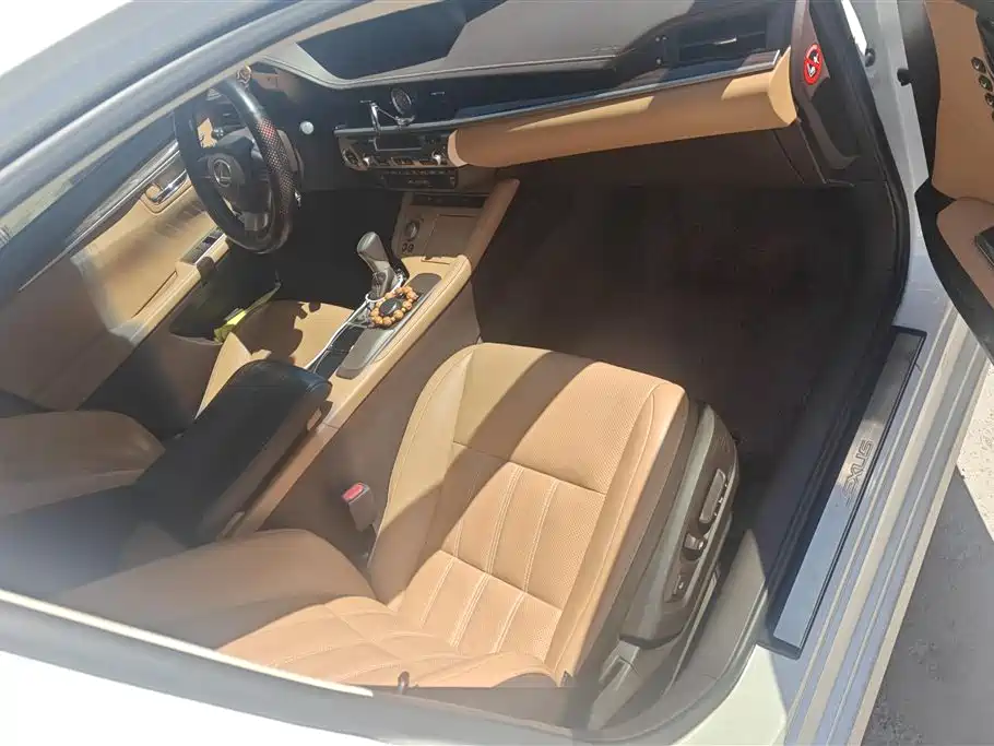 Lexus ES 2015 300h Luxury