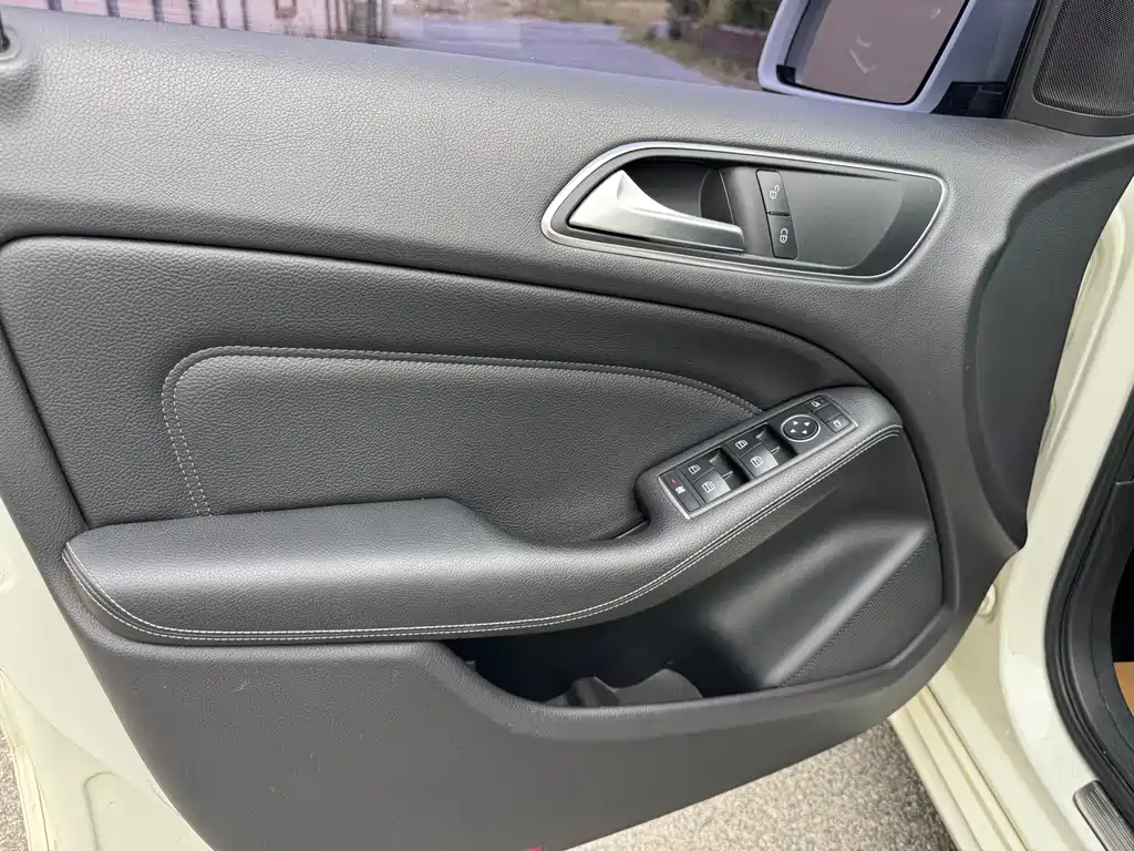 Mercedes-Benz B-Class — миниатюра 12