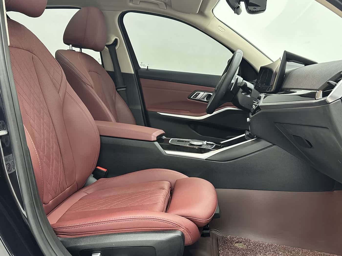 BMW 3 Series 2.0 л 2023 г. Чёрный, пробег 26900 км