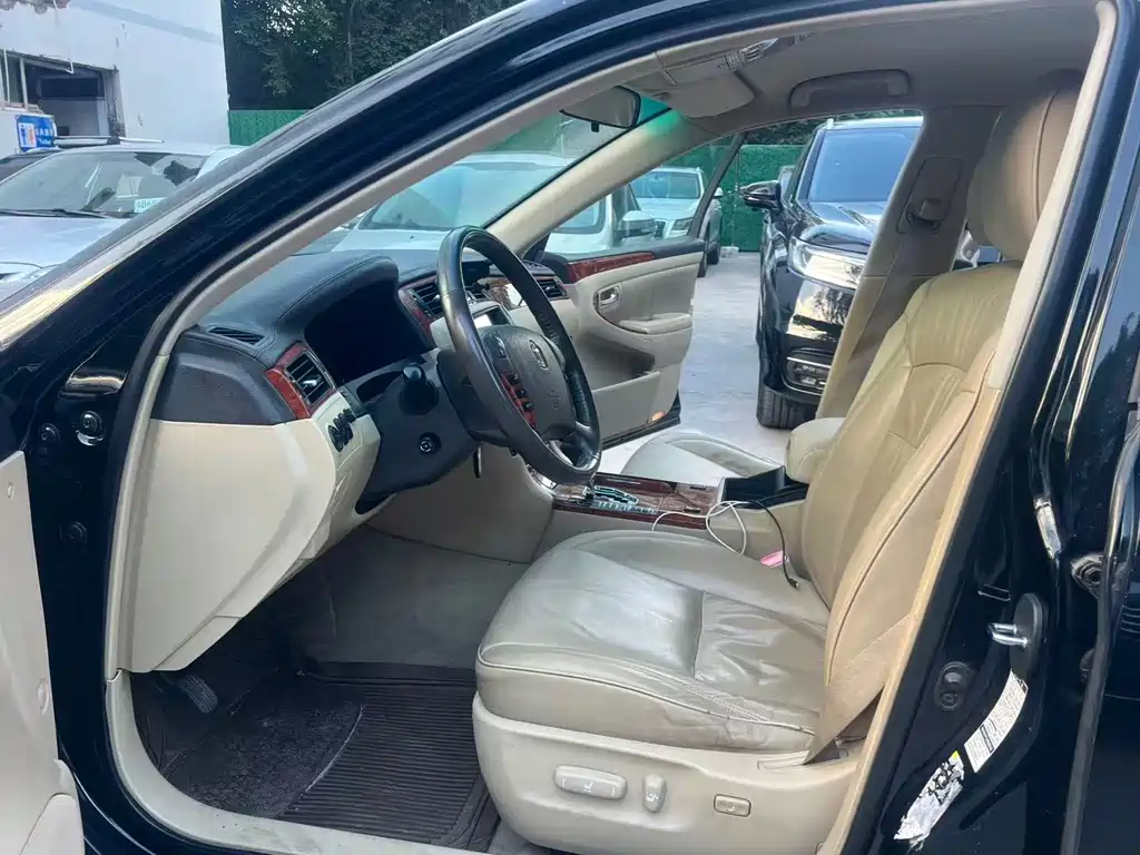 Toyota Crown — миниатюра 7