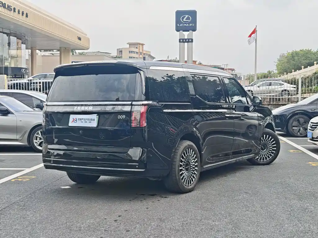 Zeekr 009 2024 мест 108kWh
