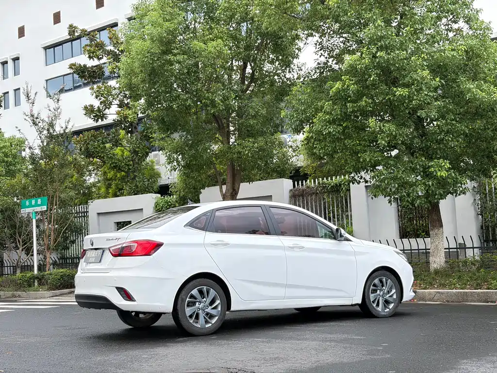 Changan Eado DT — миниатюра 7