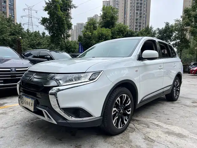 MITSUBISHI OUTLANDER 2021
