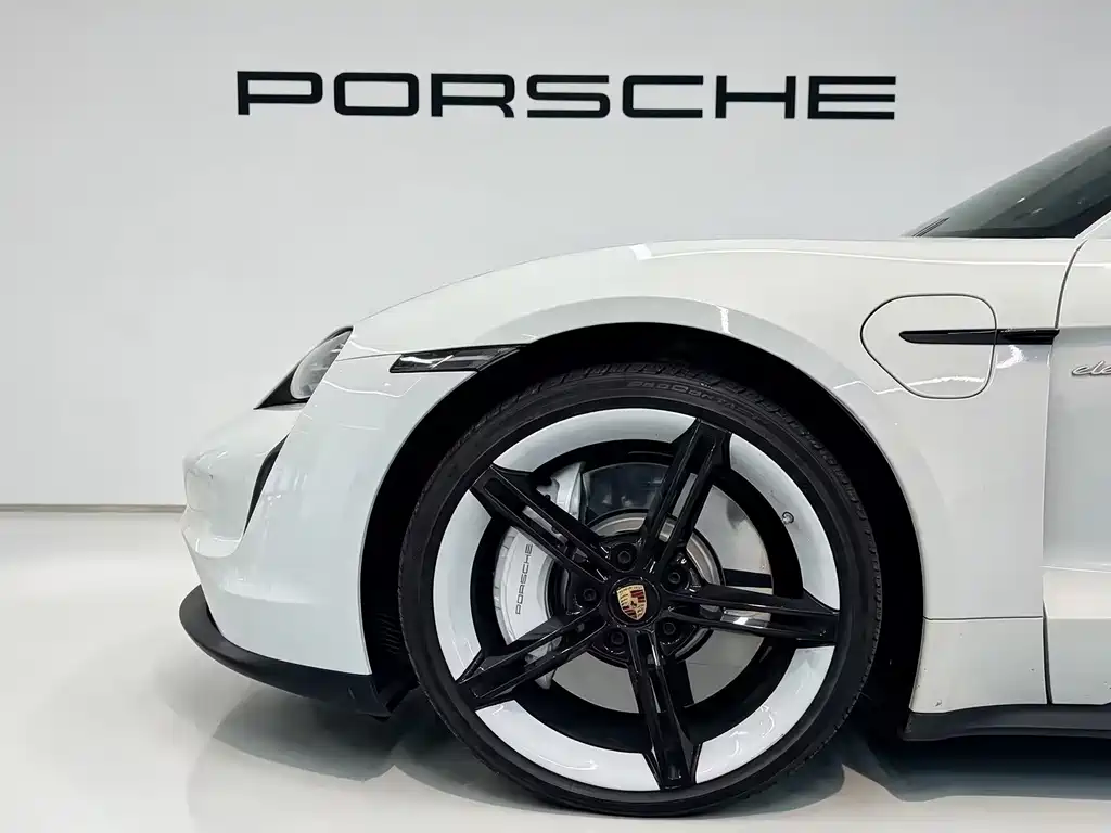 Porsche Taycan — миниатюра 10