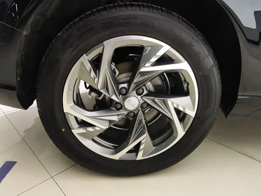 Hongqi Hongqi HS3 PHEV — миниатюра 6