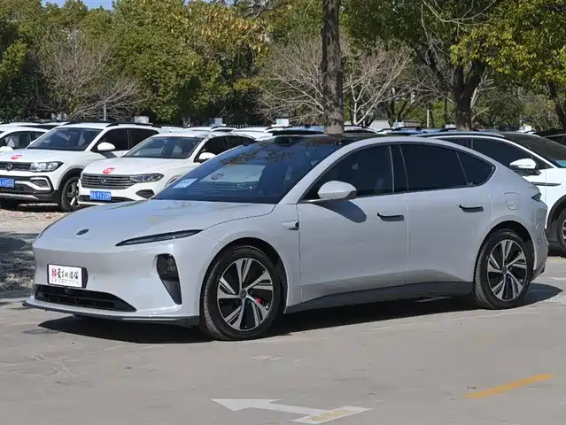 NIO NIO ET5 2023