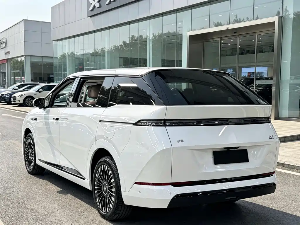 XPeng X9 — миниатюра 10