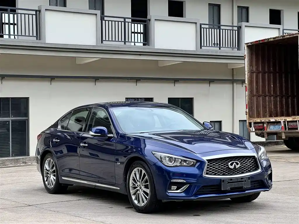 Infiniti Q50L 2018 2.0T V