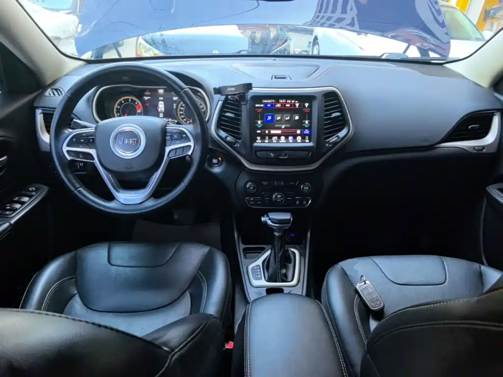 Jeep Cherokee — миниатюра 10