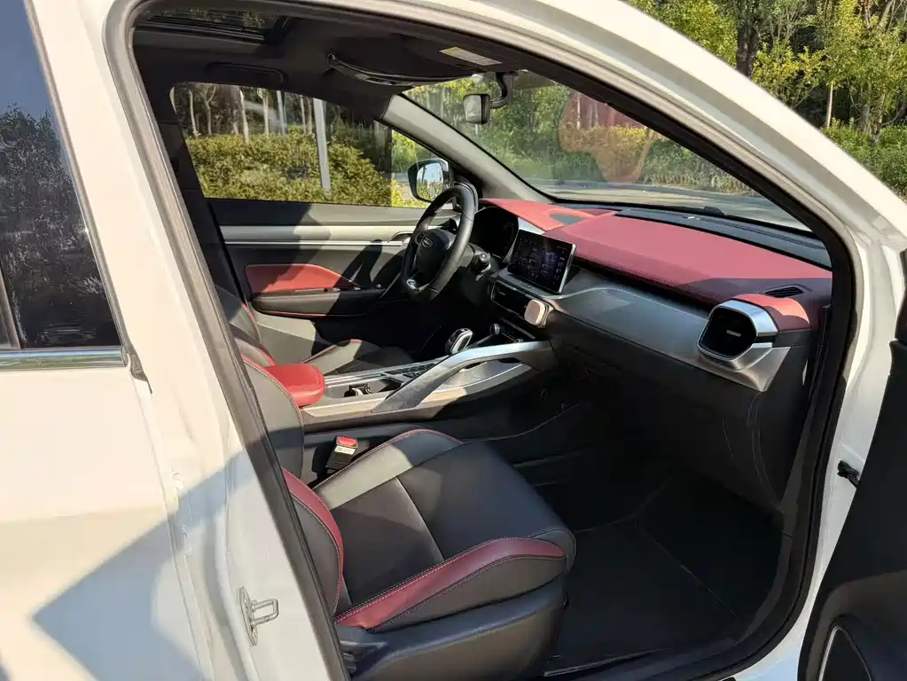 Geely Binyue — миниатюра 12