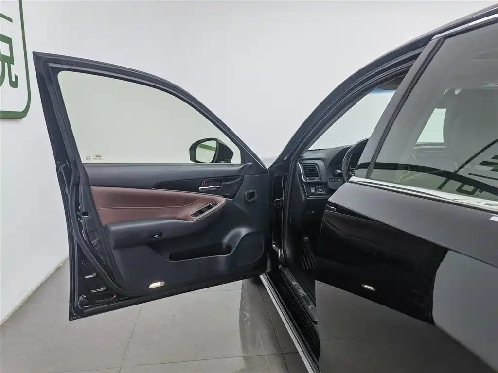 Toyota Crown 2018 2.0T Sport