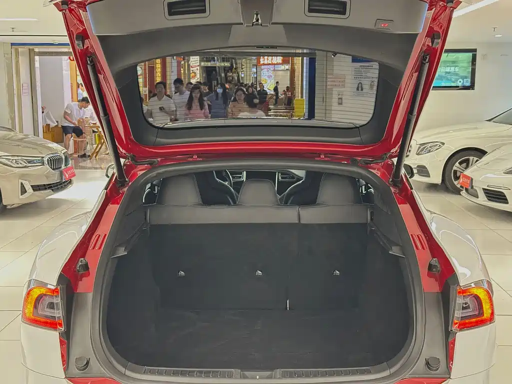 Tesla Model S — миниатюра 9