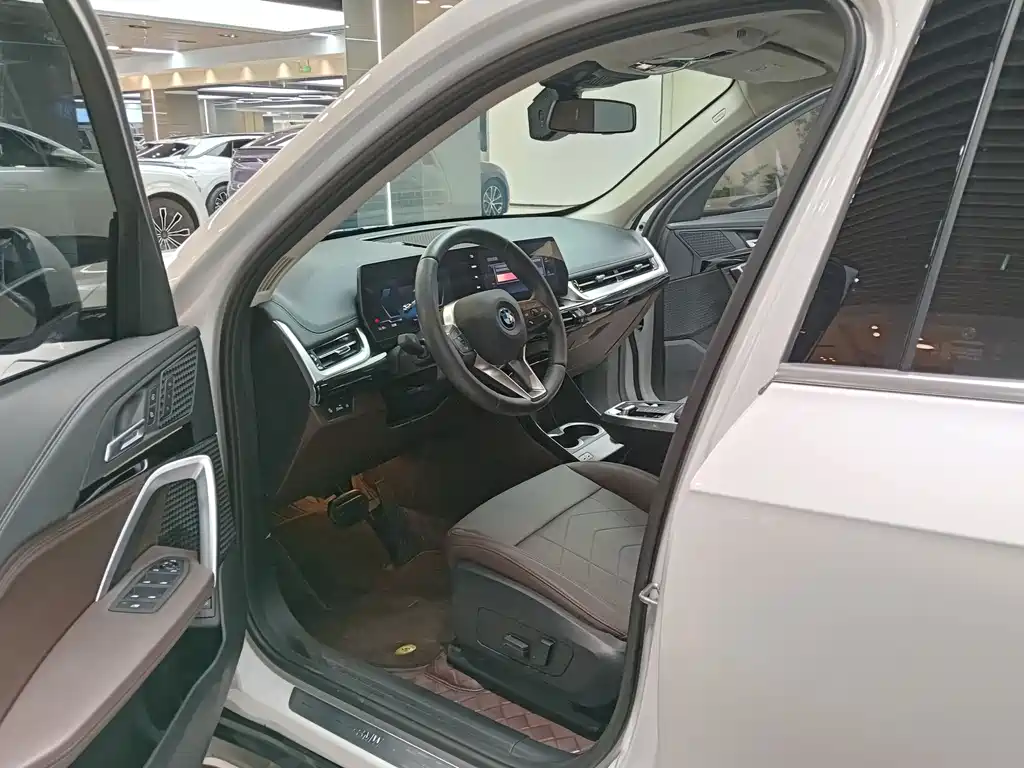 BMW iX1 2023 eDrive25L X