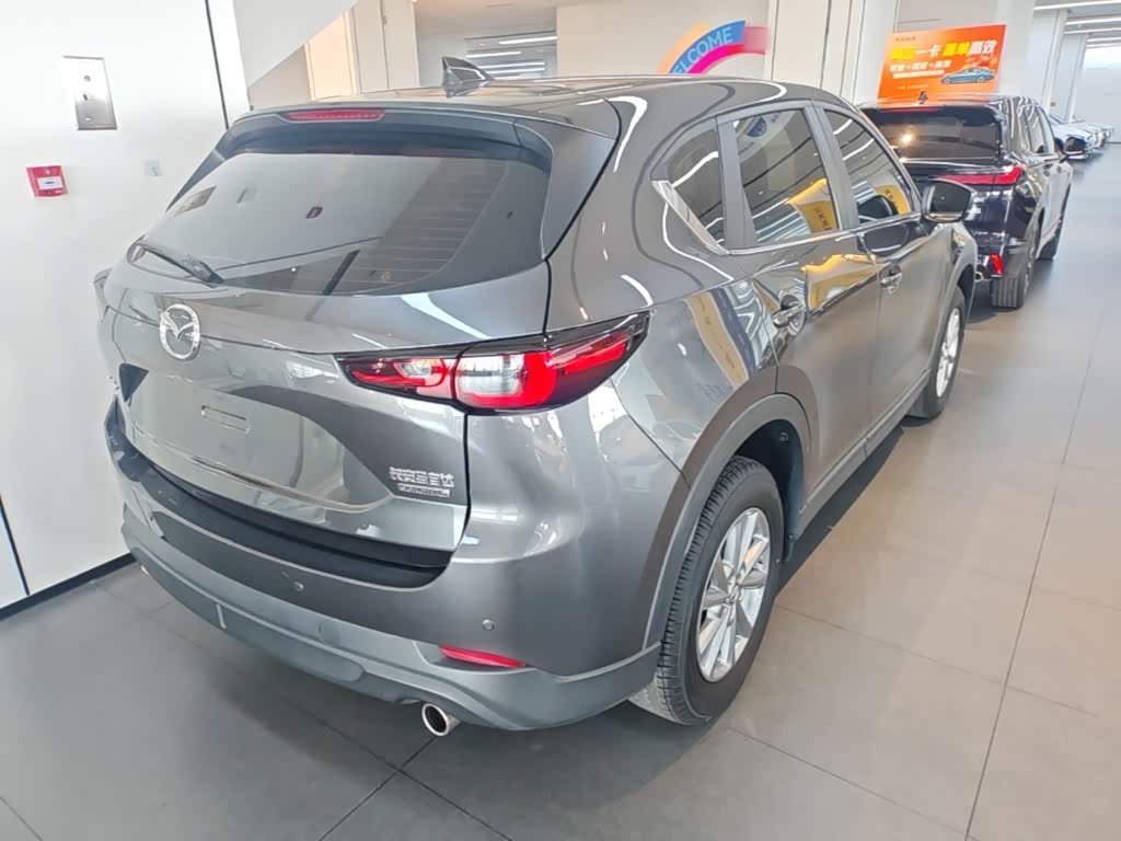 Mazda CX-5 2.0 л 2024 г. Серебристо-серый, пробег 19300 км